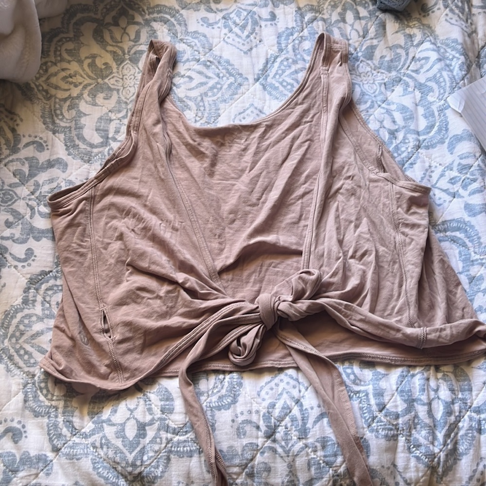 Light pink, versatile lululemon top